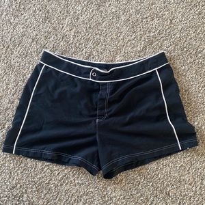 Women’s swim shorts St. John’s Bay size 1X, 100% polyester.